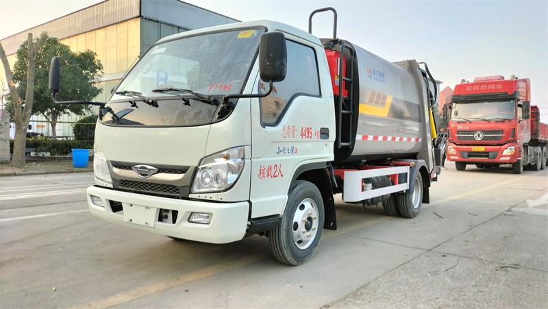 8臺福田小卡之星藍牌壓縮垃圾車租期一年